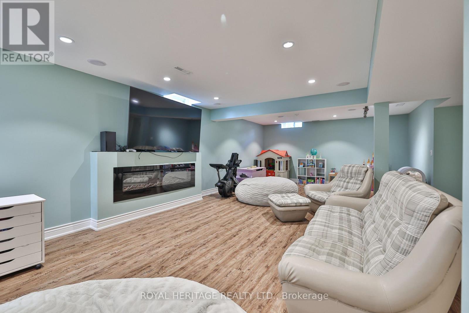 Photo 12 of 532 Powell Road, Whitby ON