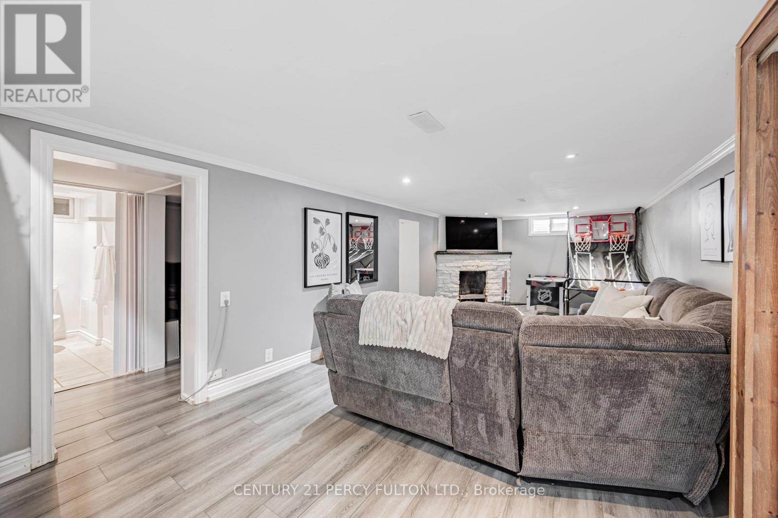 Photo 24 of 904 Somerville Street, Oshawa ON