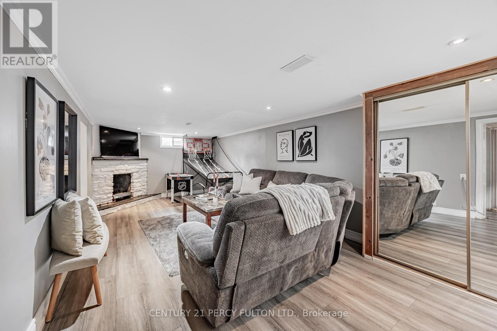 Photo 25 of 904 Somerville Street, Oshawa ON