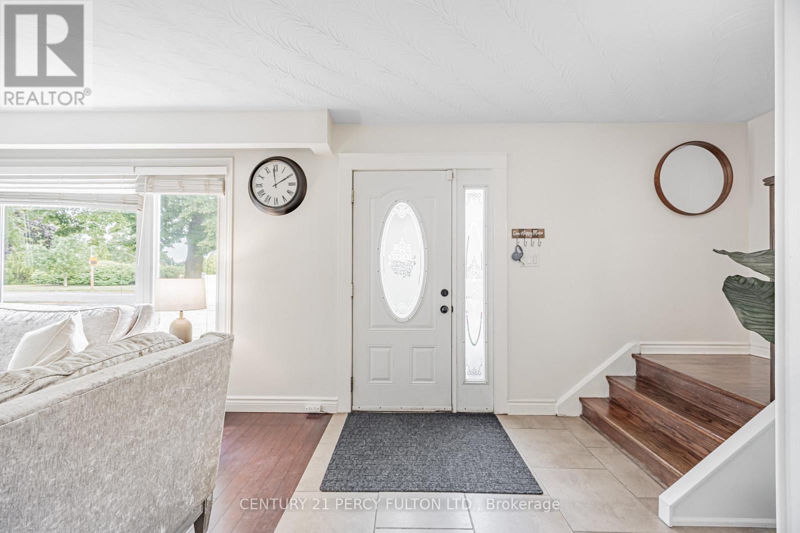 Photo 3 of 904 Somerville Street, Oshawa ON