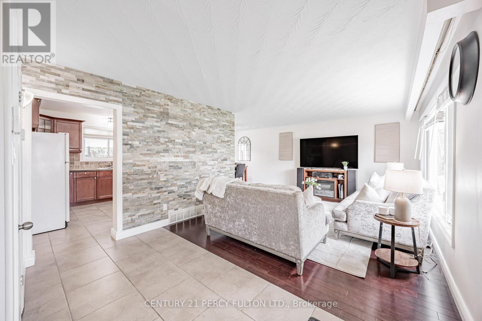 Photo 6 of 904 Somerville Street, Oshawa ON