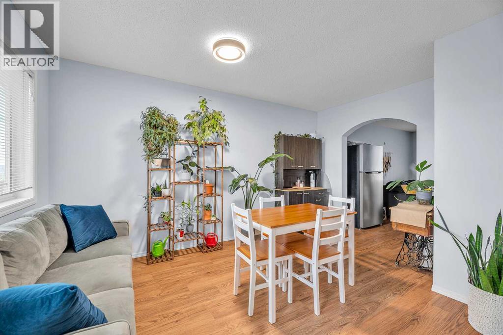 Photo 11 of 245 Citadel Point Nw, Calgary AB