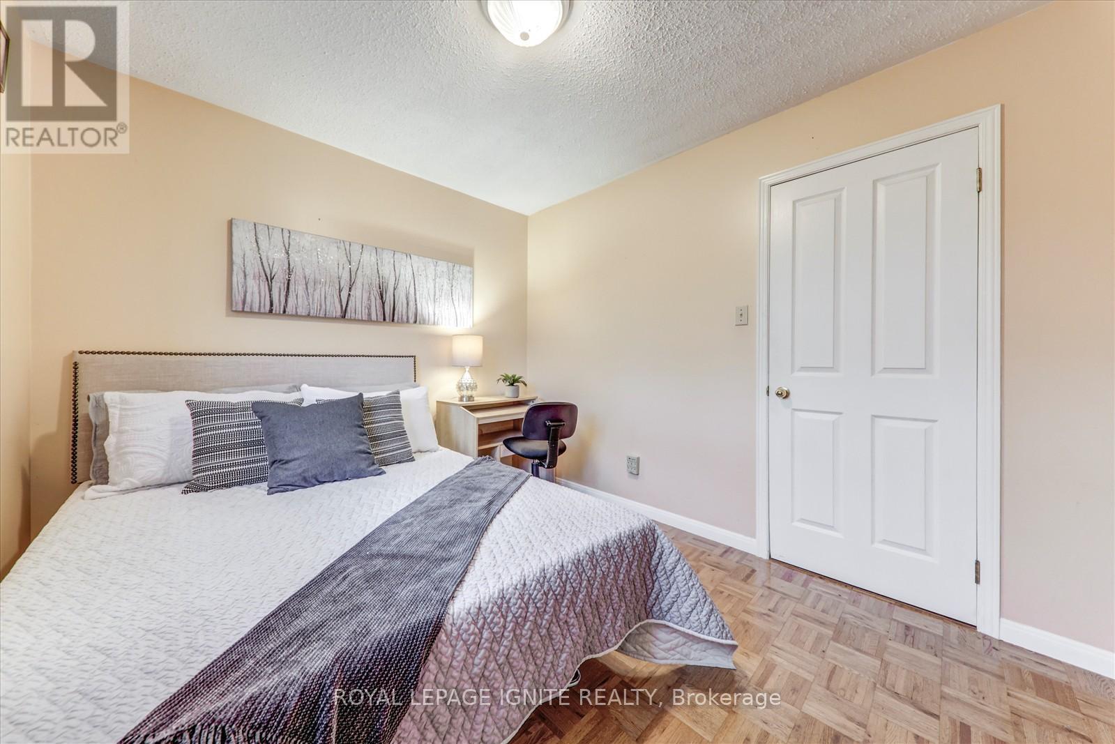 Photo 19 of 42 Fireside Drive, Toronto ON
