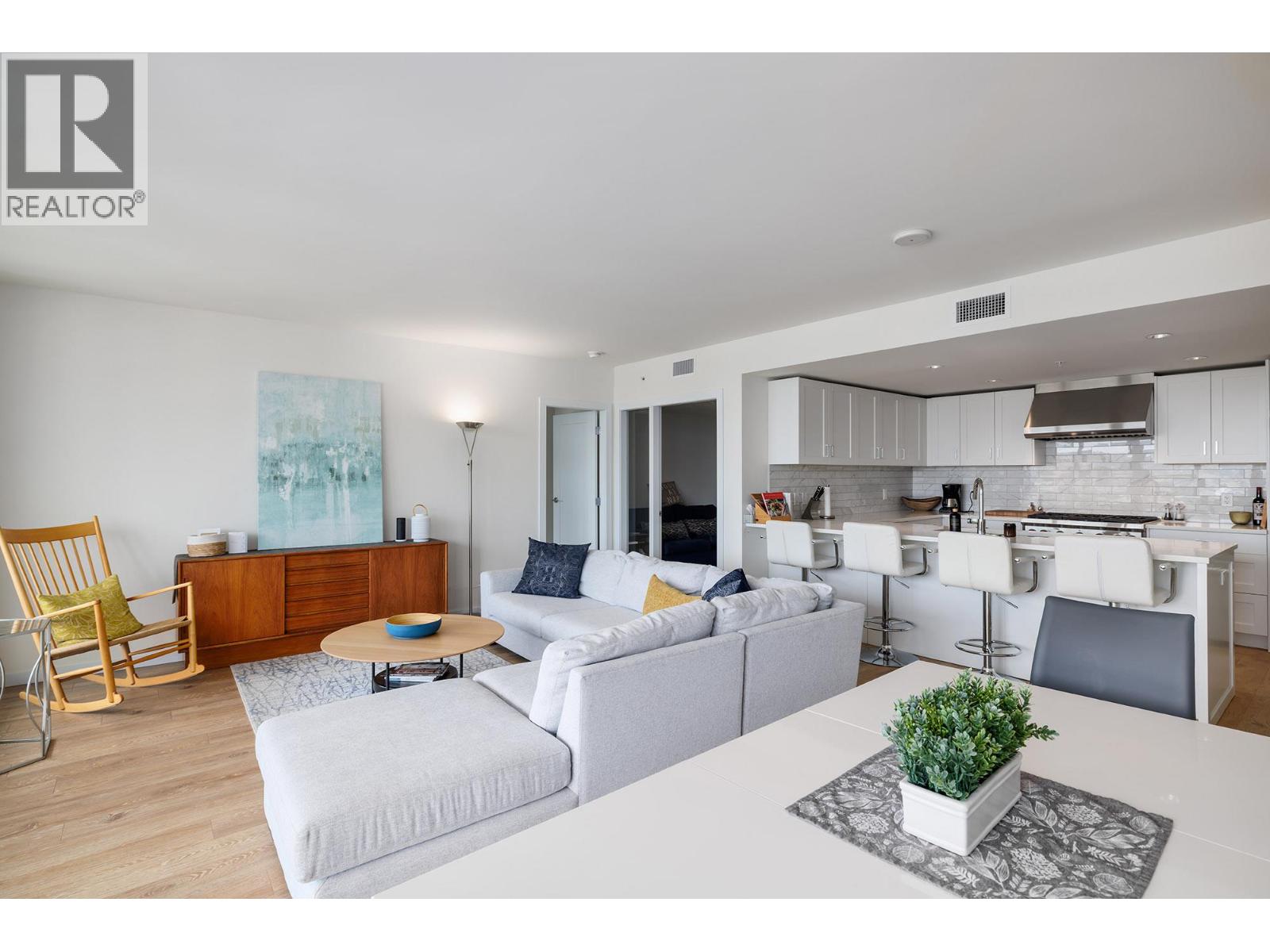 Photo 5 of 485 Groves Avenue Unit 607, Kelowna BC