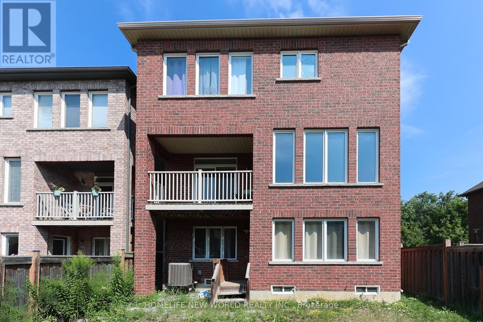 Photo 2 of Main 41 Pulpwood Crescent, Richmond Hill ON