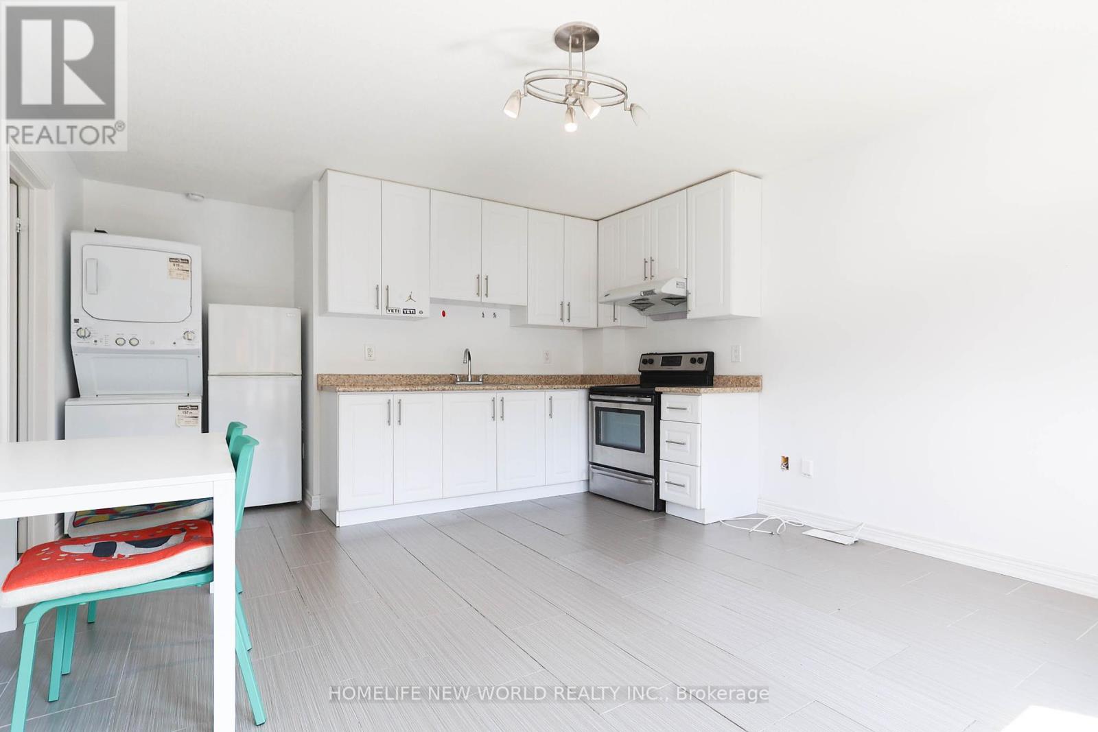 Photo 9 of Main 41 Pulpwood Crescent, Richmond Hill ON