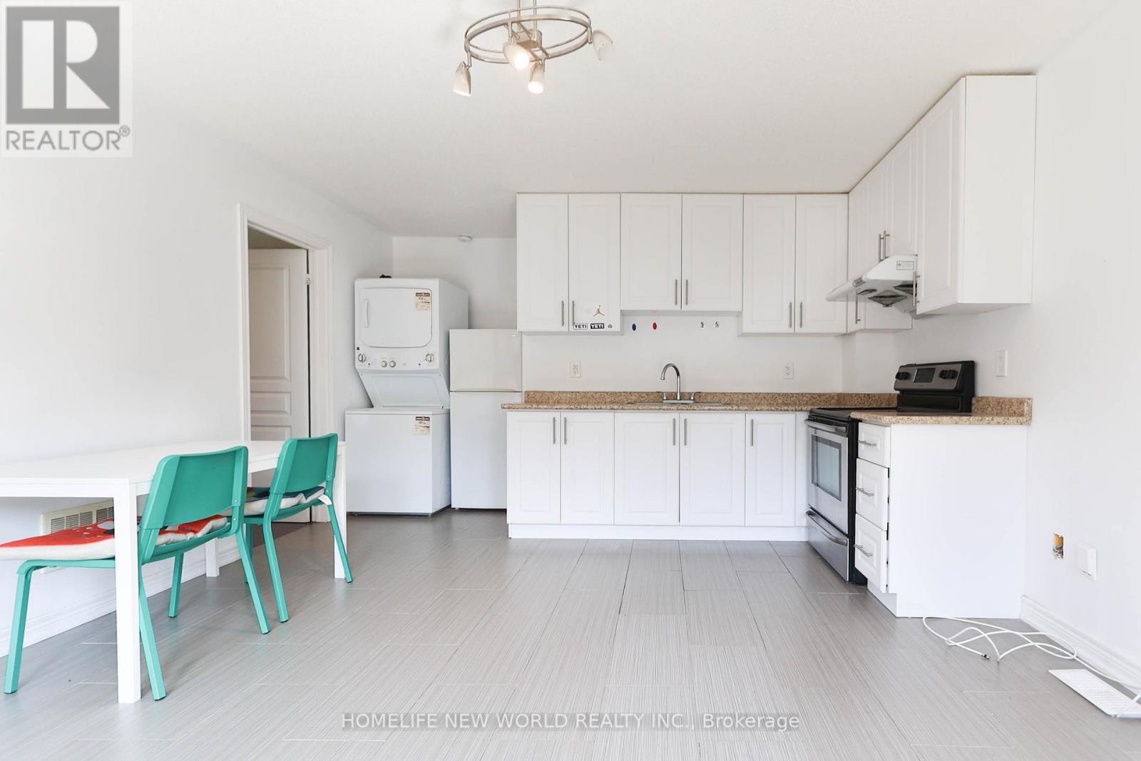 Photo 14 of Main 41 Pulpwood Crescent, Richmond Hill ON