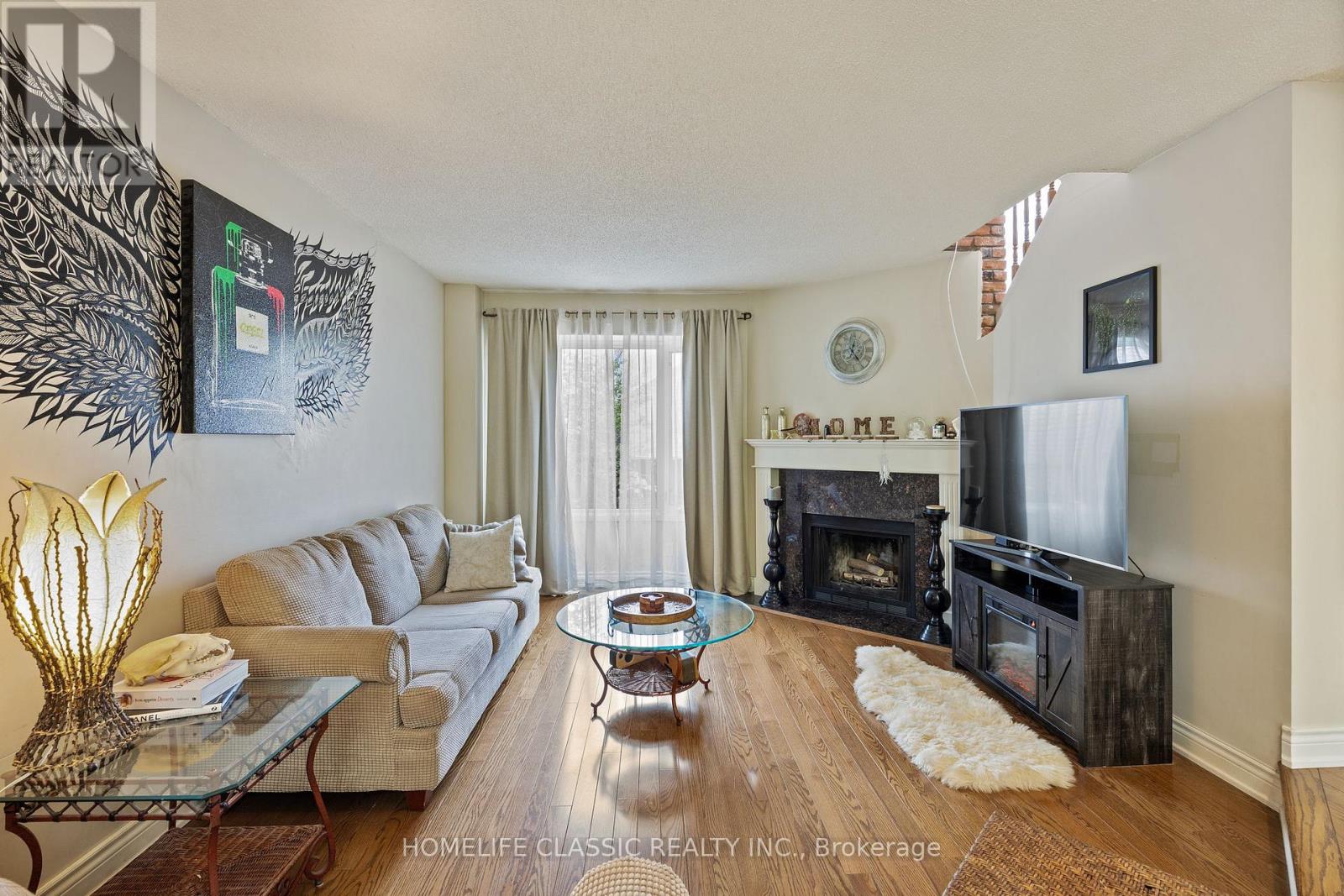 Photo 19 of 93 North Meadow Crescent, Vaughan ON