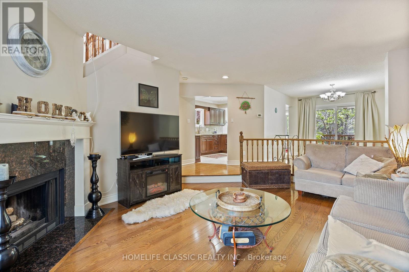 Photo 34 of 93 North Meadow Crescent, Vaughan ON