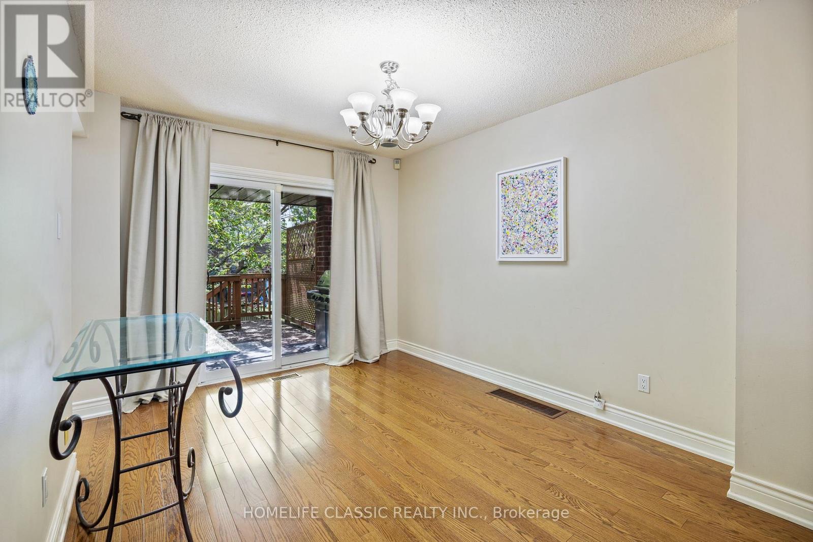 Photo 10 of 93 North Meadow Crescent, Vaughan ON