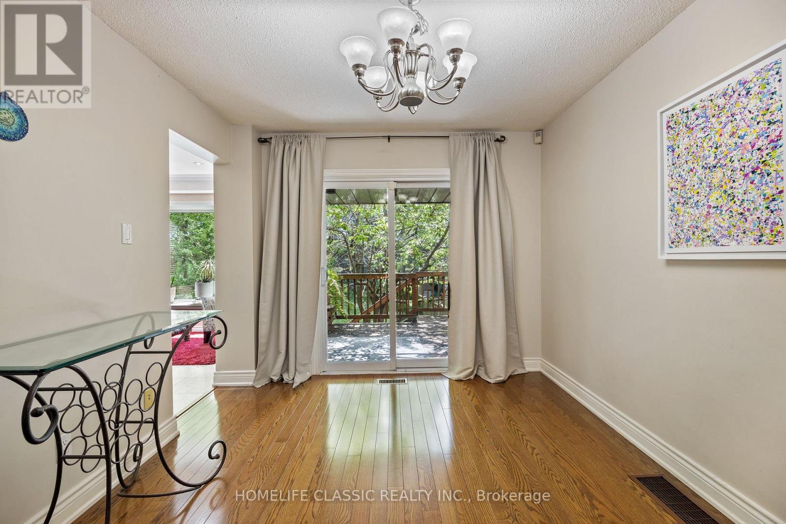 Photo 18 of 93 North Meadow Crescent, Vaughan ON