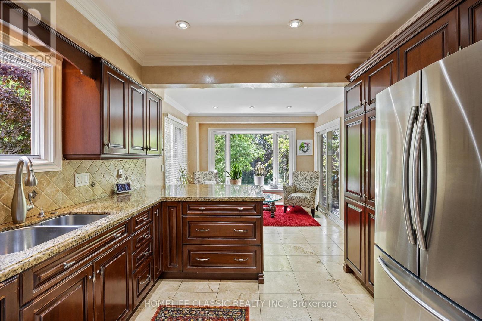 Photo 8 of 93 North Meadow Crescent, Vaughan ON
