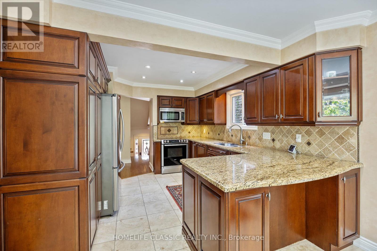 Photo 23 of 93 North Meadow Crescent, Vaughan ON