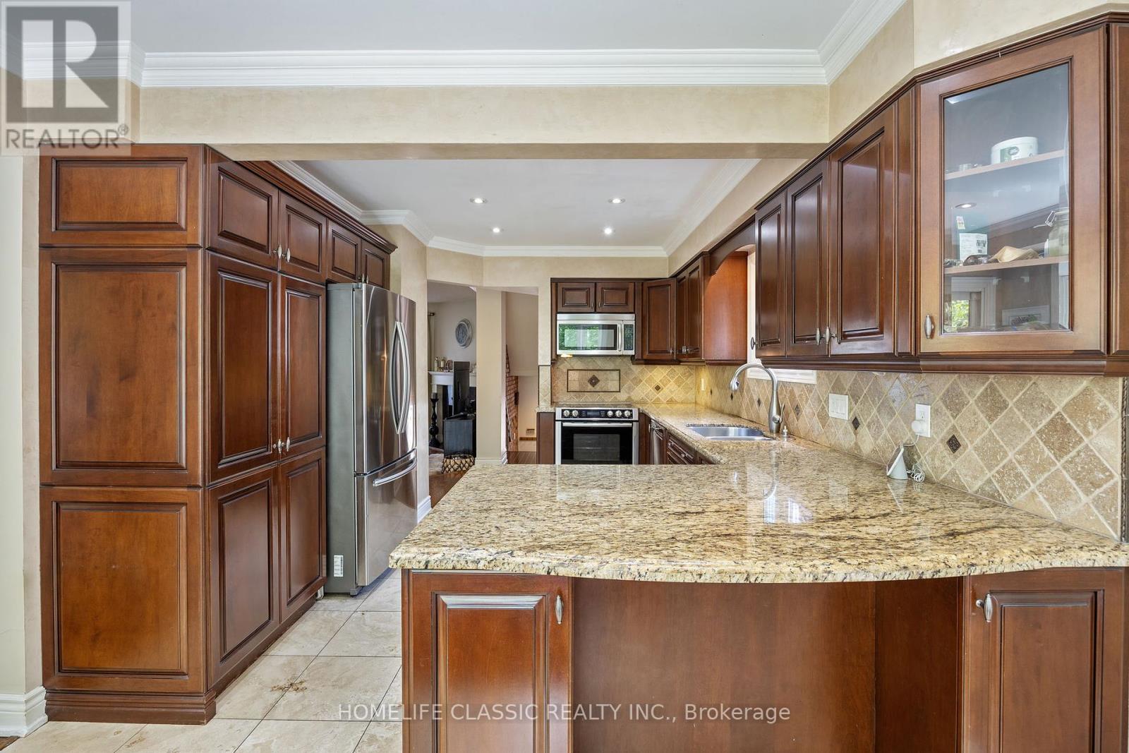 Photo 30 of 93 North Meadow Crescent, Vaughan ON