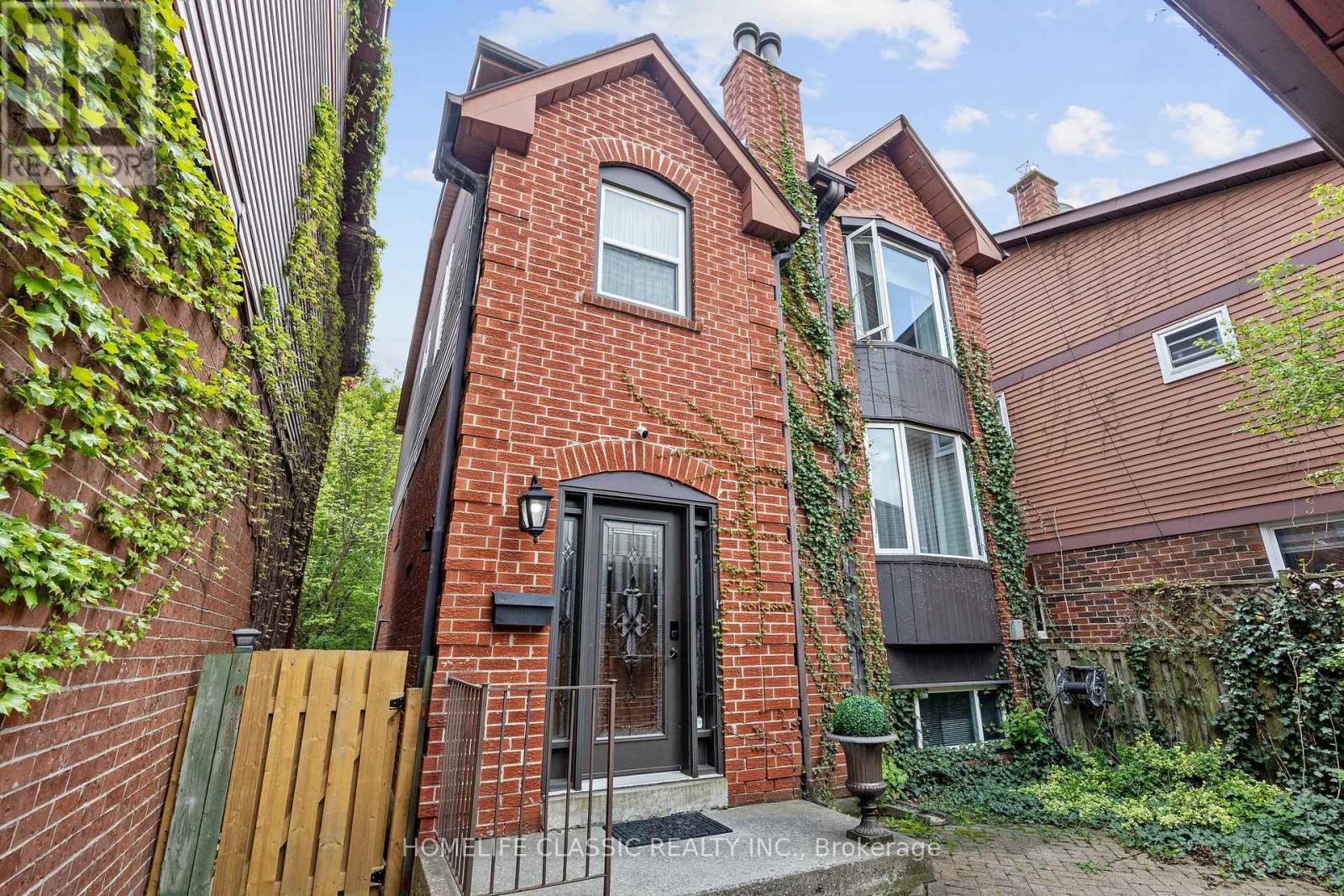 Photo 40 of 93 North Meadow Crescent, Vaughan ON