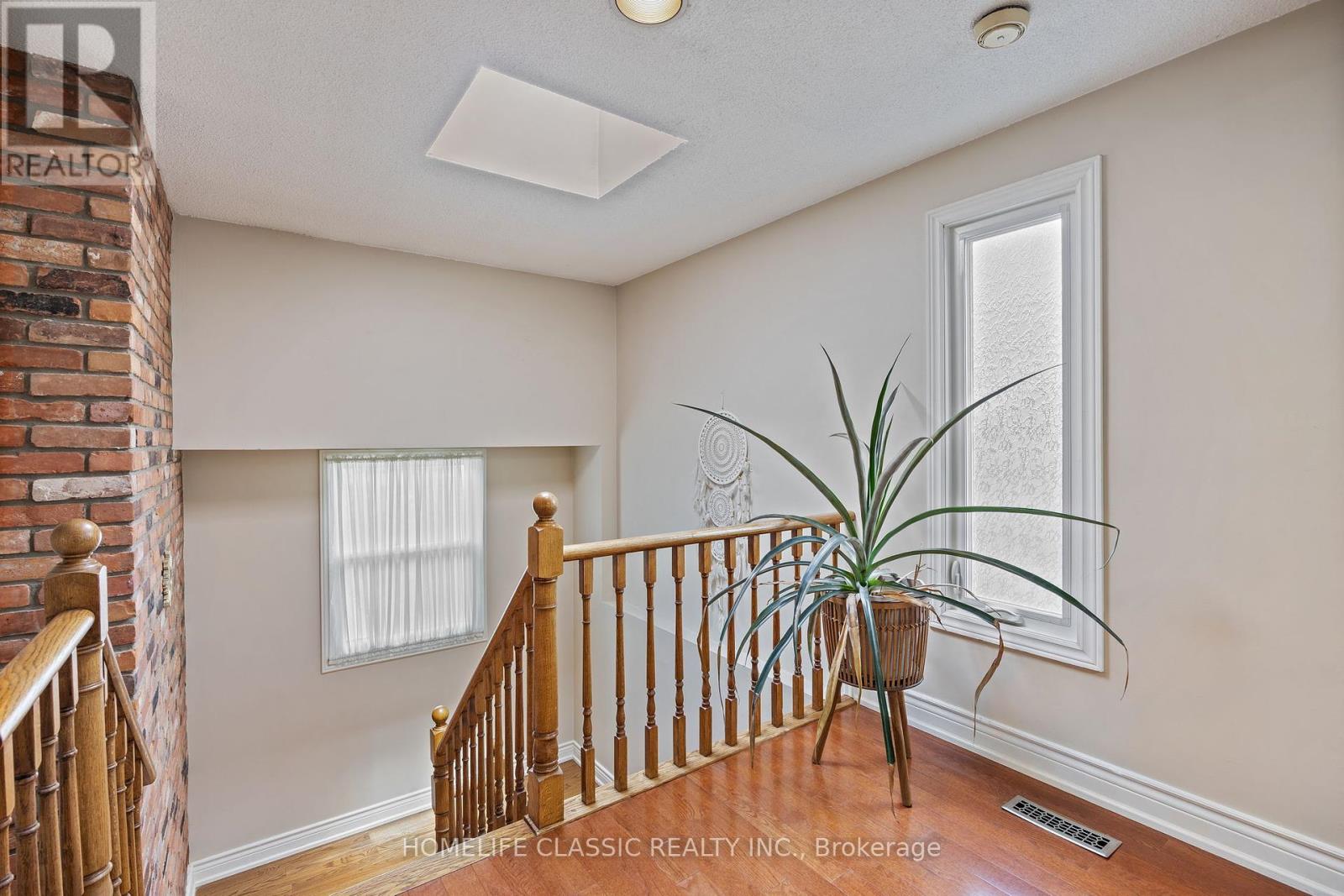 Photo 26 of 93 North Meadow Crescent, Vaughan ON