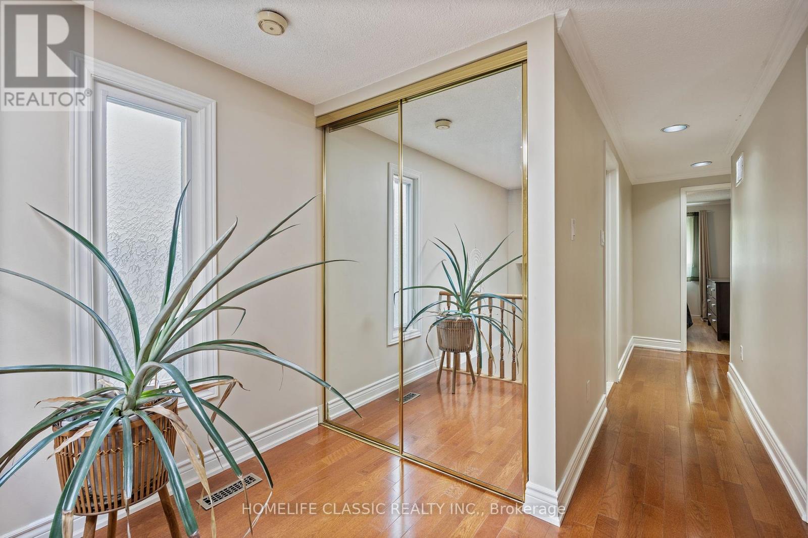 Photo 42 of 93 North Meadow Crescent, Vaughan ON