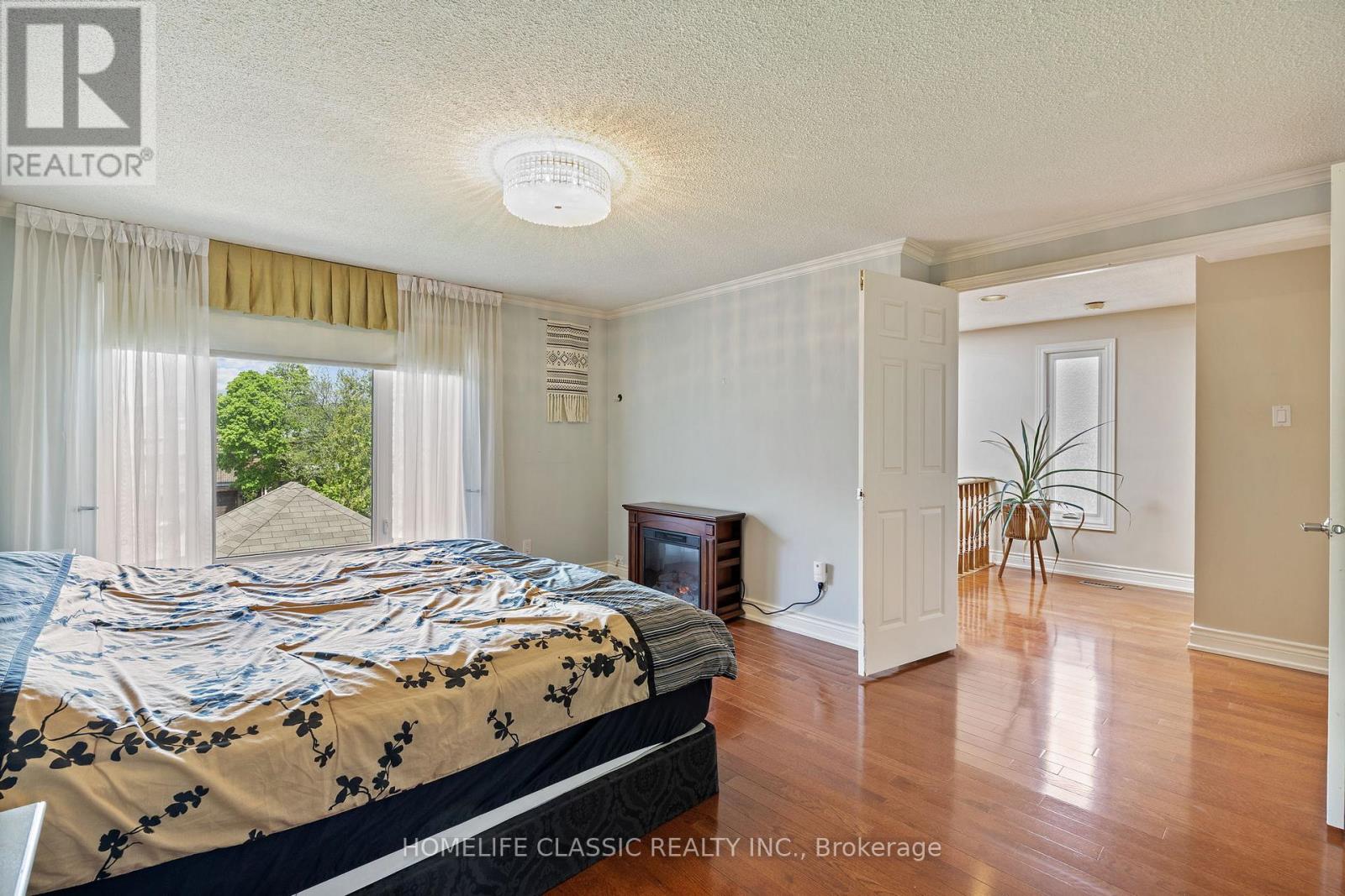 Photo 27 of 93 North Meadow Crescent, Vaughan ON