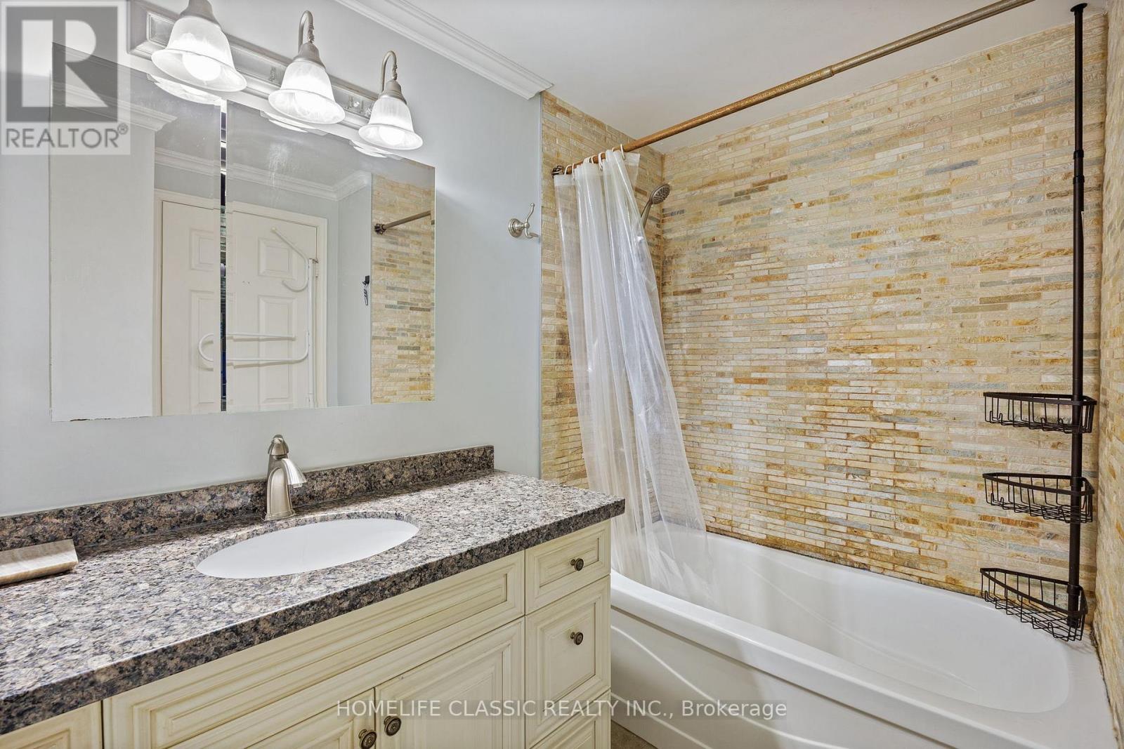 Photo 28 of 93 North Meadow Crescent, Vaughan ON