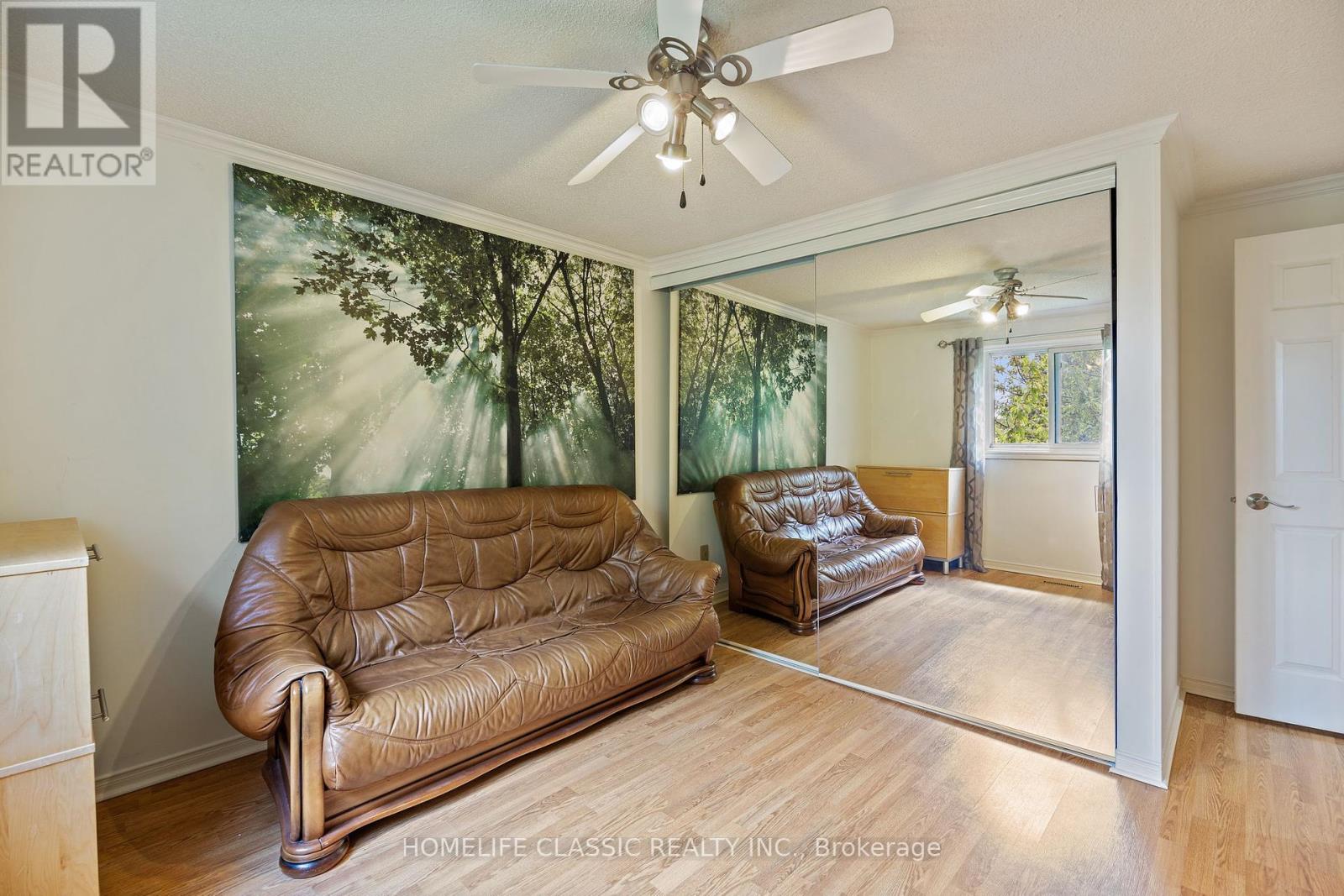 Photo 20 of 93 North Meadow Crescent, Vaughan ON