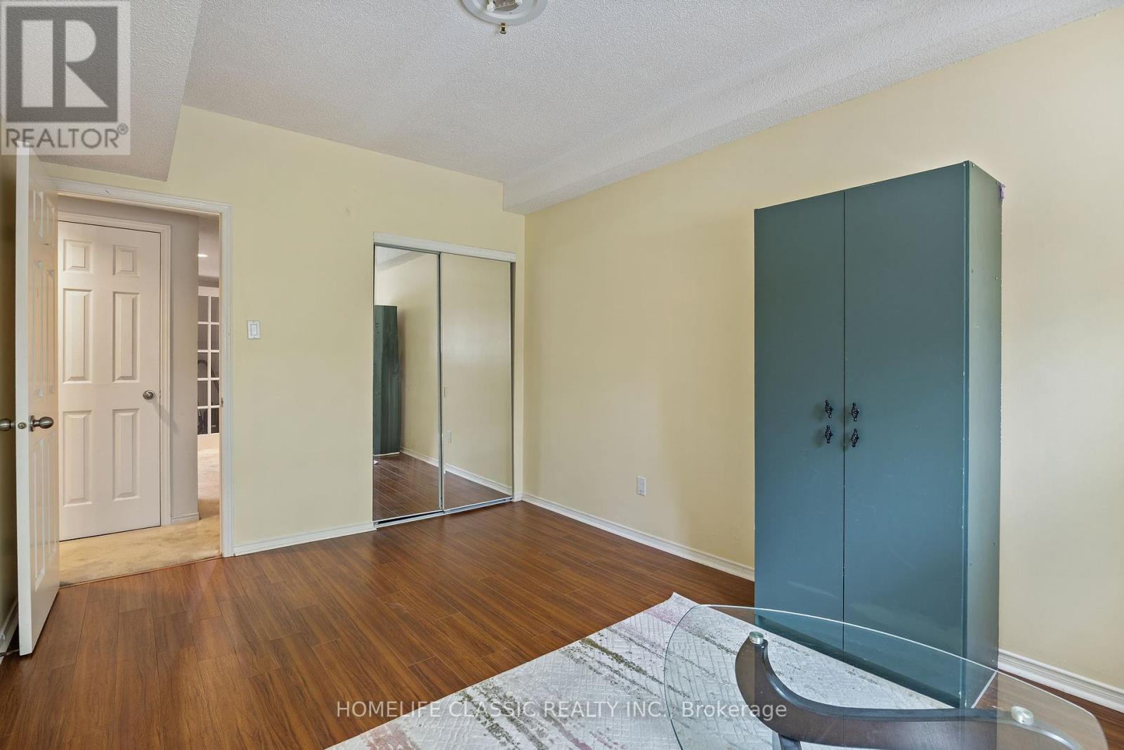 Photo 24 of 93 North Meadow Crescent, Vaughan ON