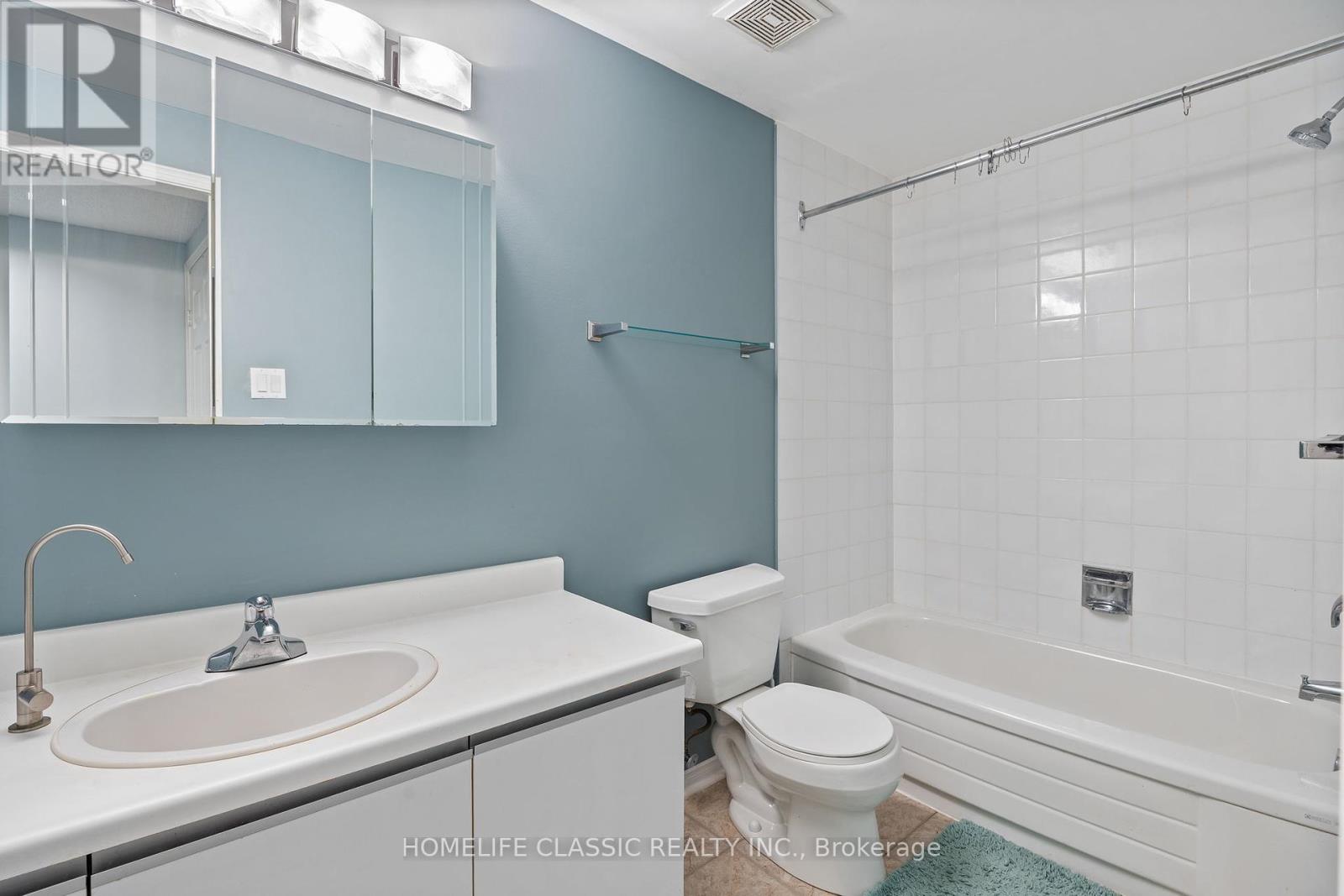 Photo 38 of 93 North Meadow Crescent, Vaughan ON