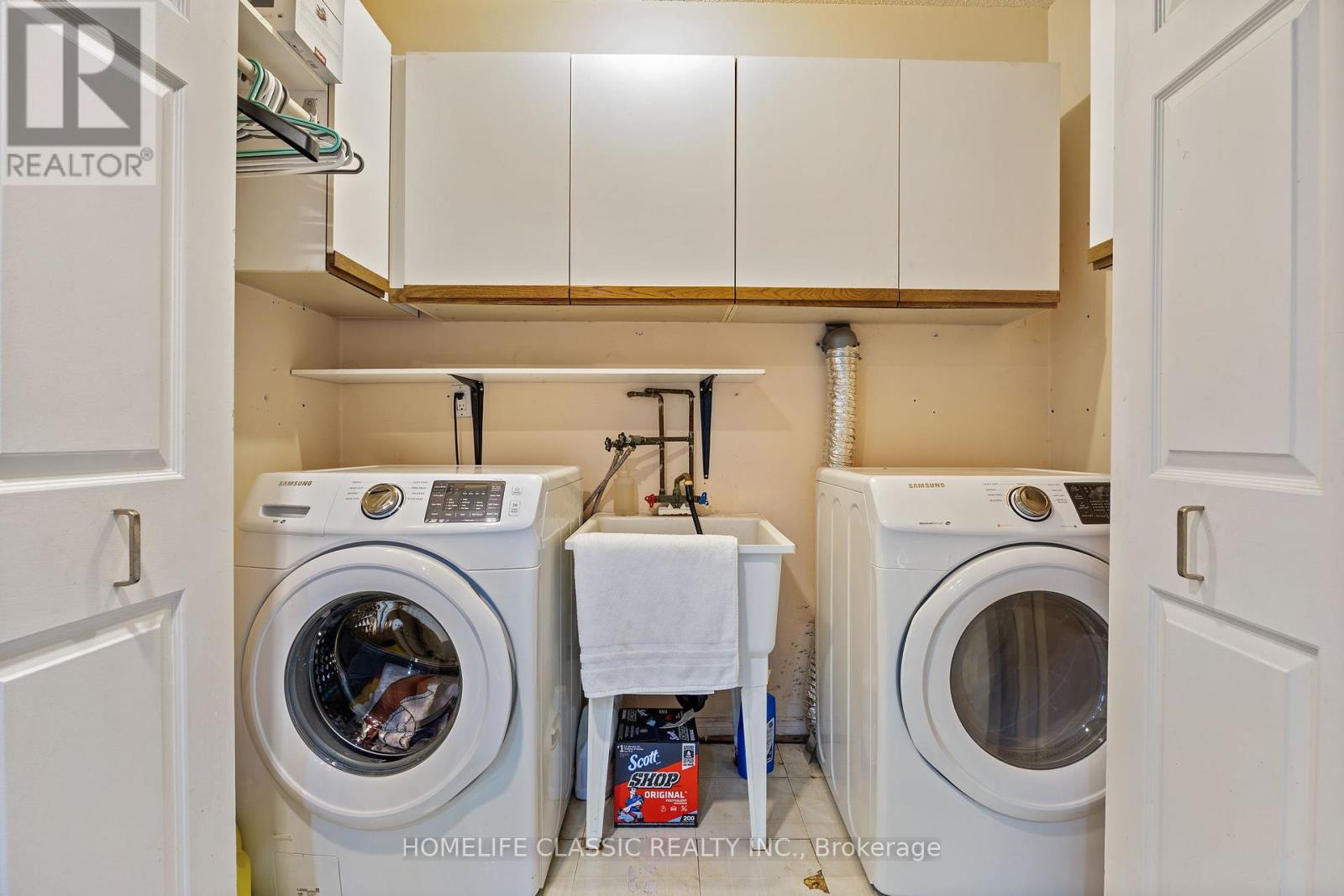 Photo 9 of 93 North Meadow Crescent, Vaughan ON