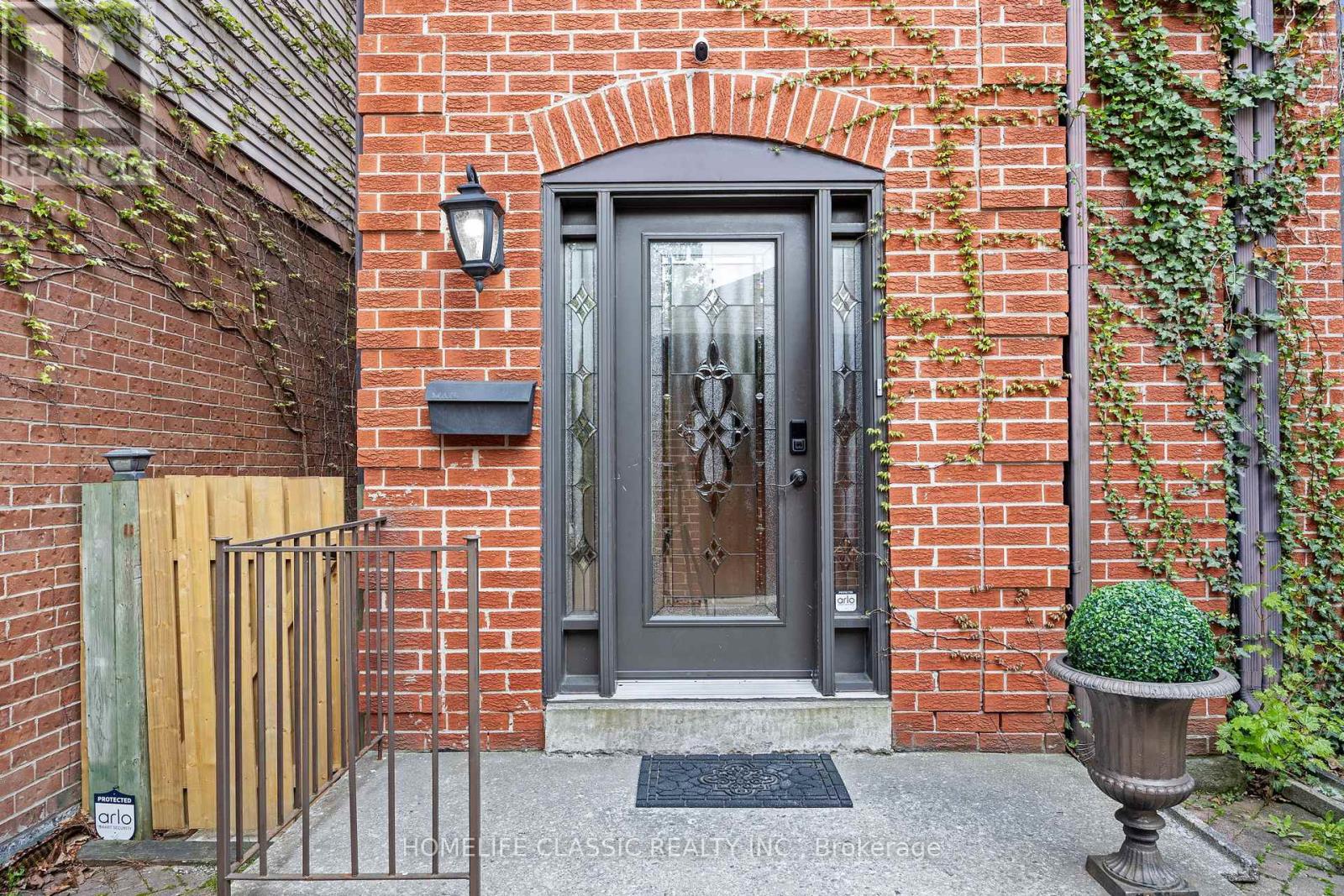 Photo 14 of 93 North Meadow Crescent, Vaughan ON