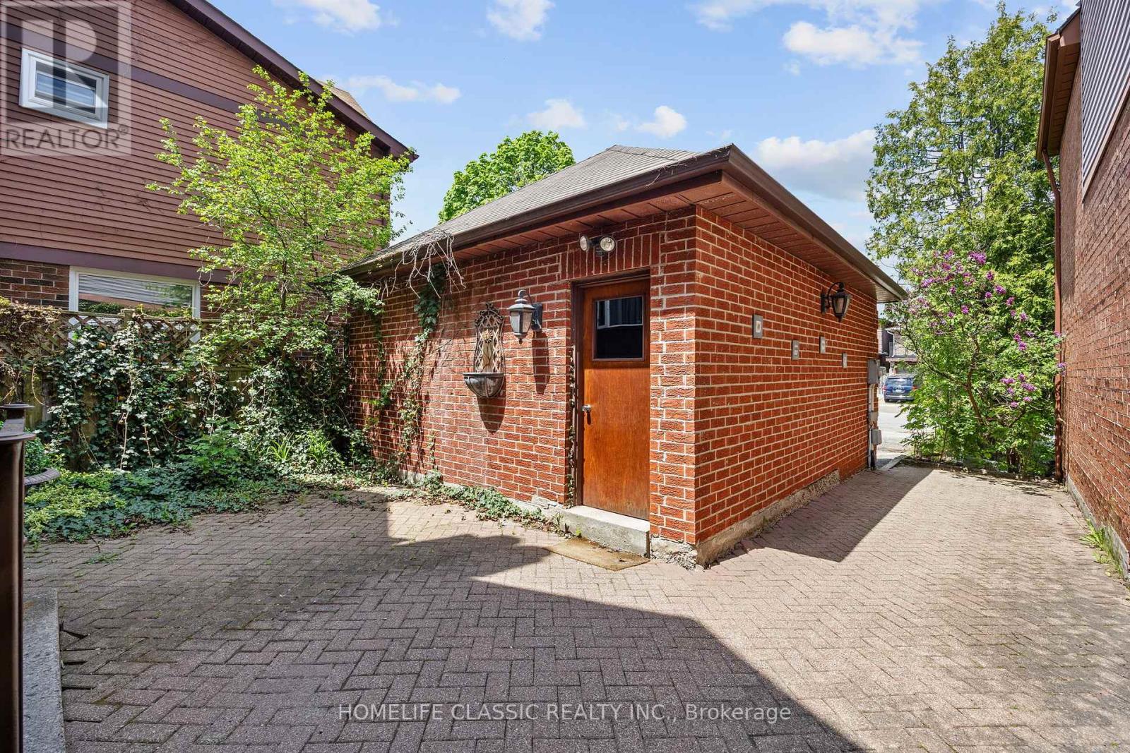 Photo 37 of 93 North Meadow Crescent, Vaughan ON