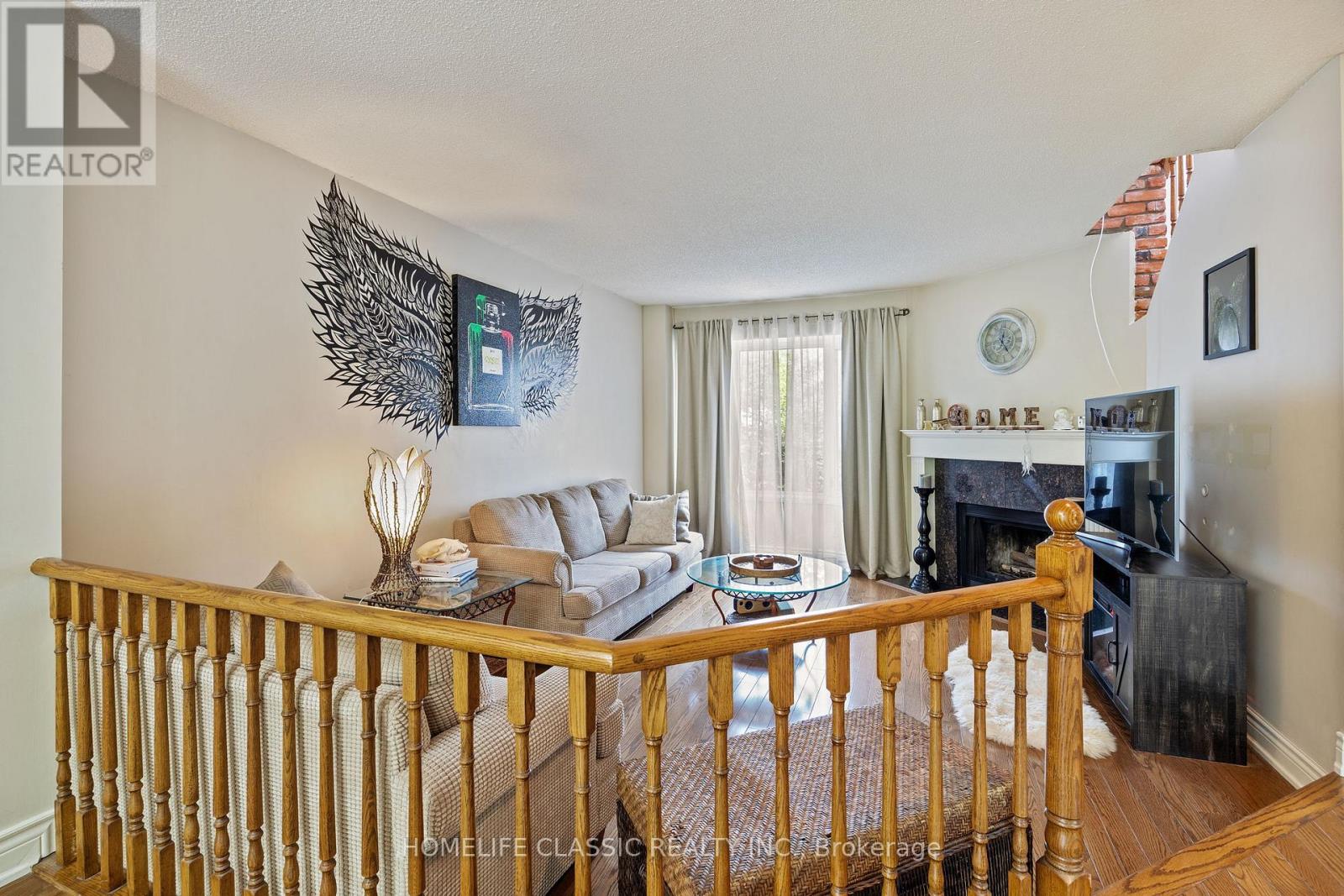 Photo 36 of 93 North Meadow Crescent, Vaughan ON