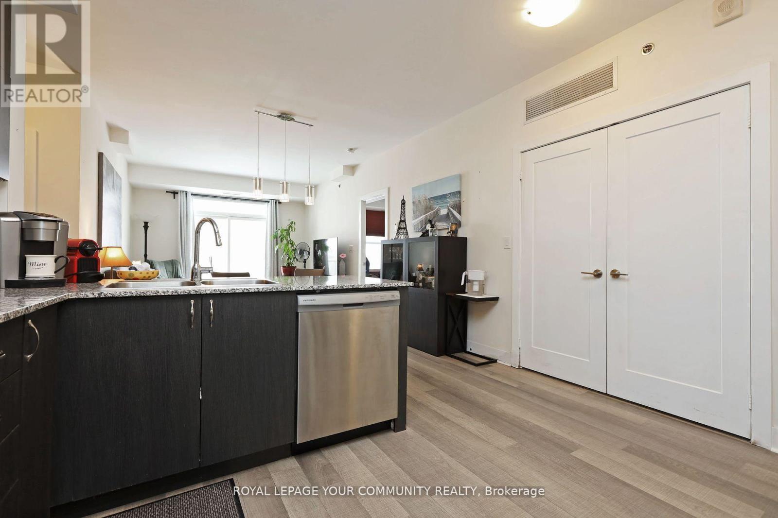 Photo 29 of 320 28 Prince Regent Street, Markham ON
