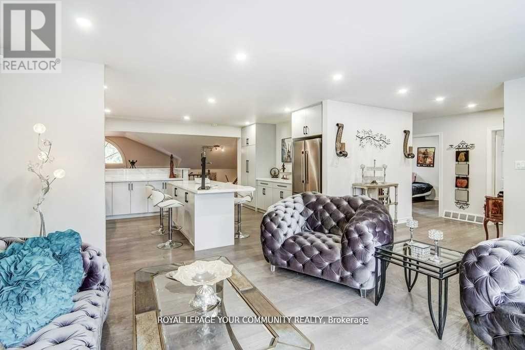 Photo 10 of 768 Grace Street, Newmarket ON