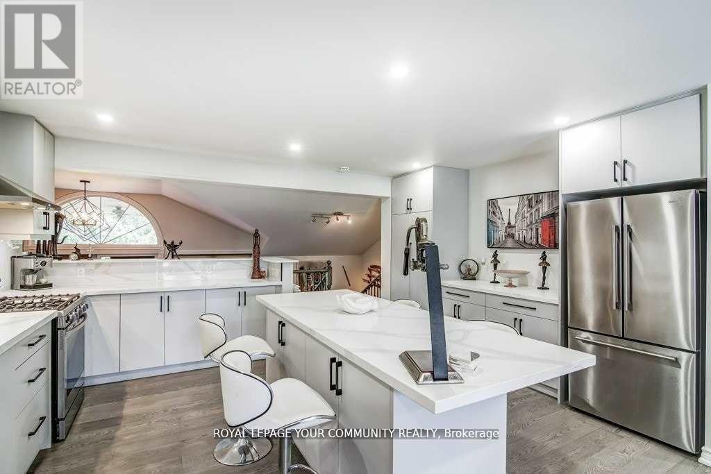 Photo 12 of 768 Grace Street, Newmarket ON