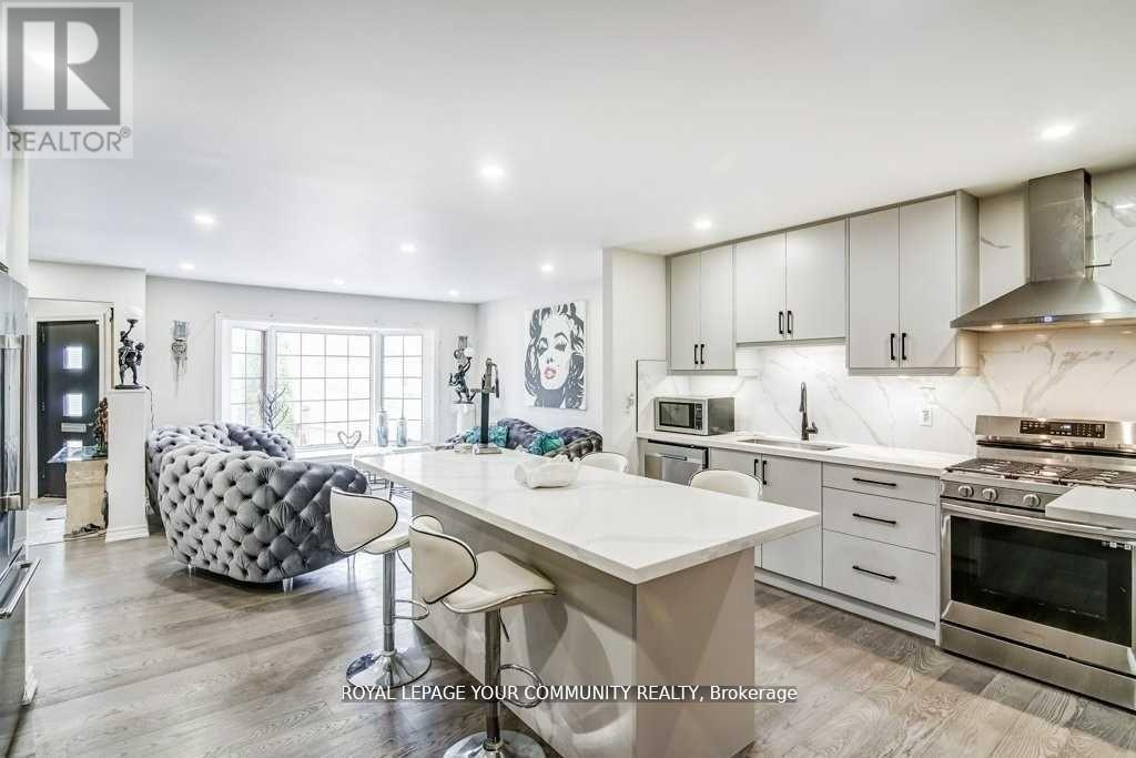 Photo 14 of 768 Grace Street, Newmarket ON