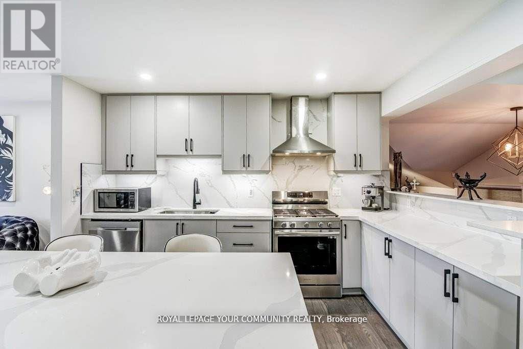 Photo 16 of 768 Grace Street, Newmarket ON