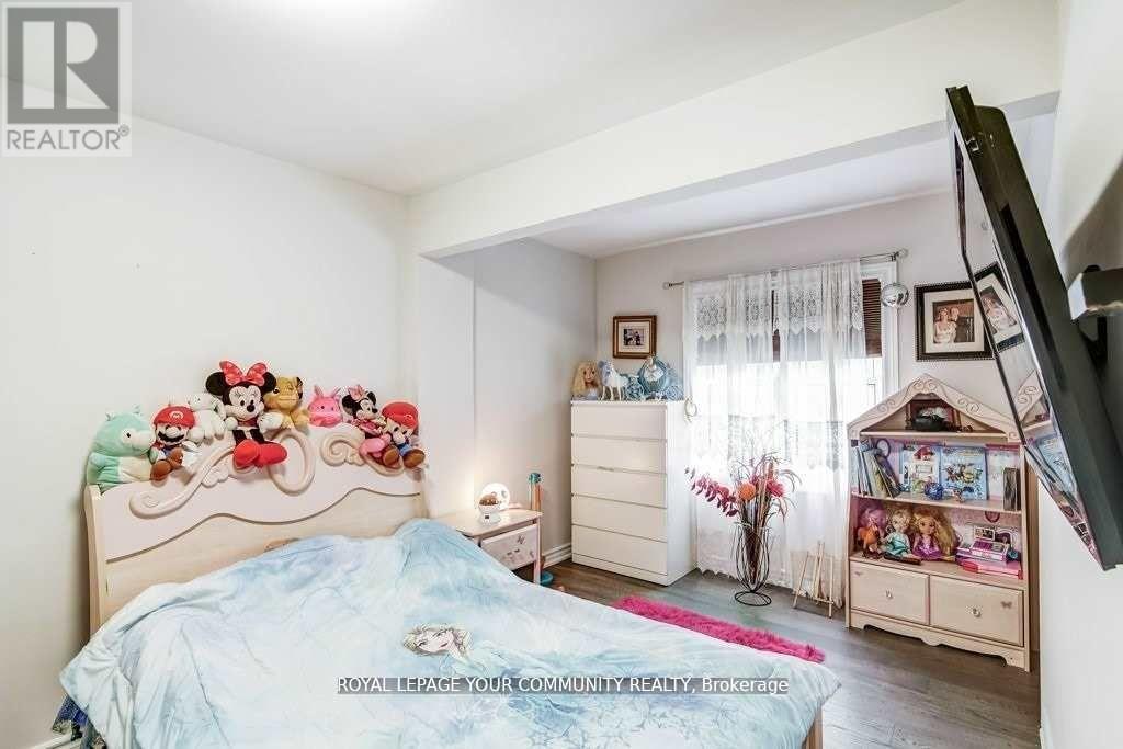 Photo 17 of 768 Grace Street, Newmarket ON