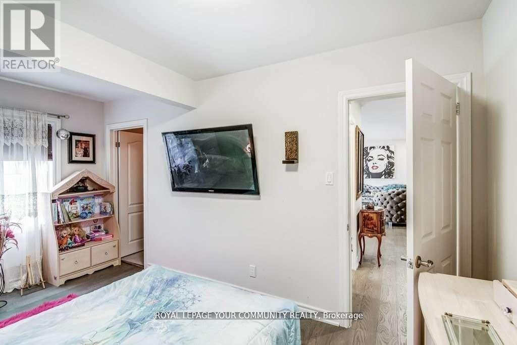 Photo 18 of 768 Grace Street, Newmarket ON