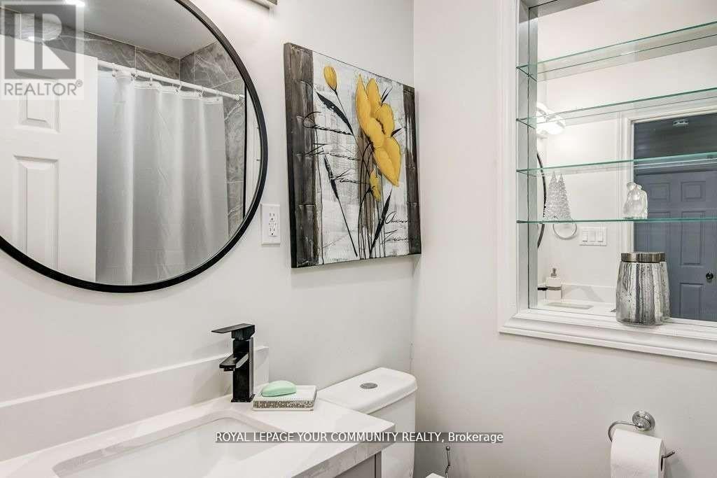 Photo 23 of 768 Grace Street, Newmarket ON