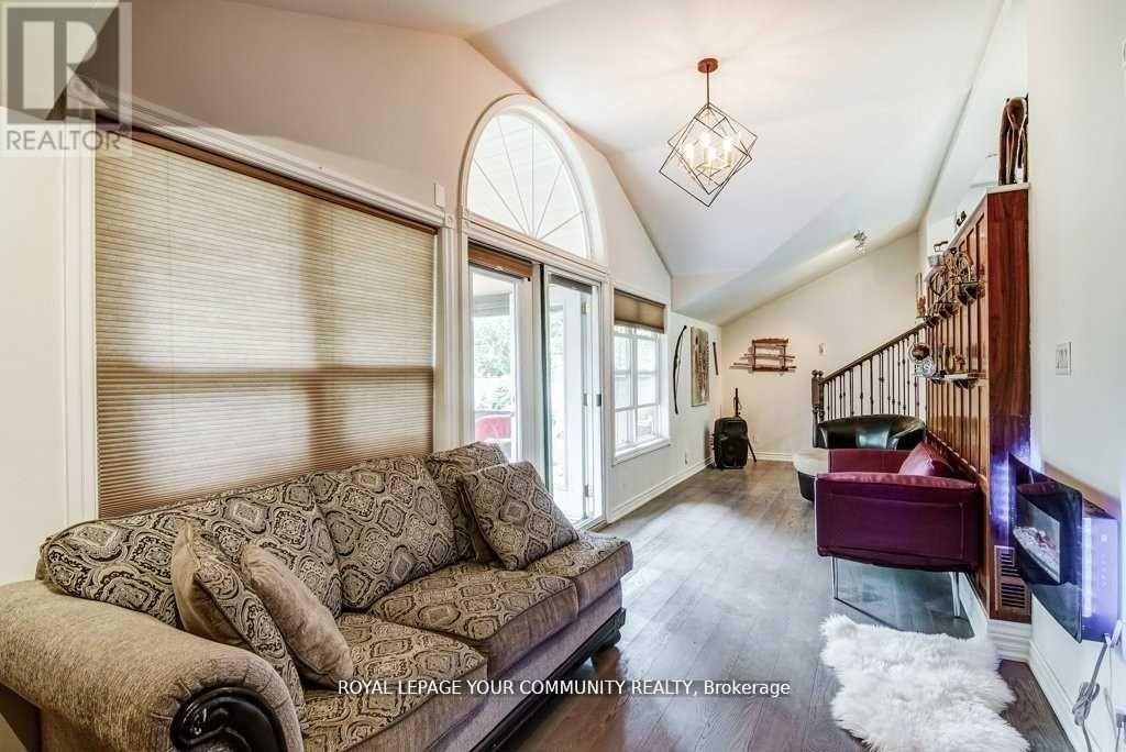Photo 28 of 768 Grace Street, Newmarket ON