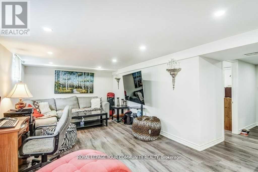 Photo 31 of 768 Grace Street, Newmarket ON