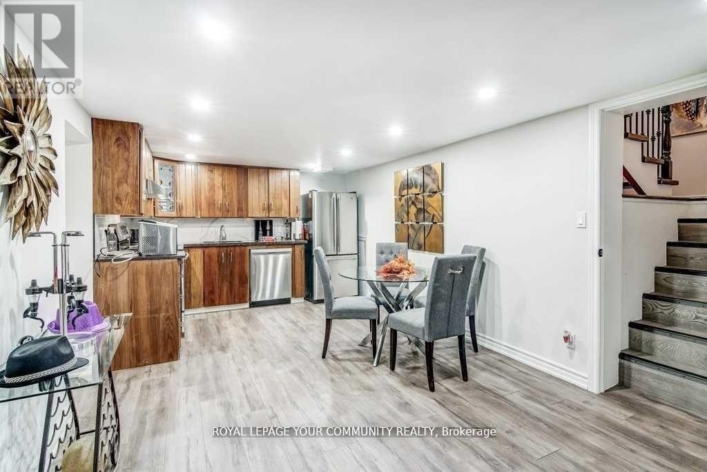 Photo 33 of 768 Grace Street, Newmarket ON