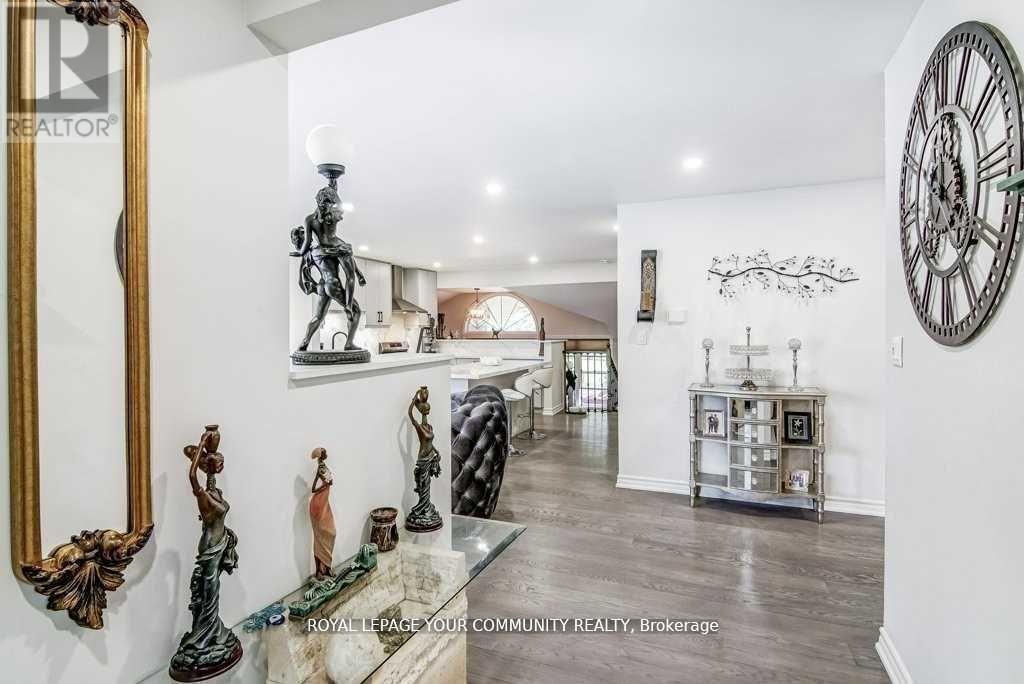 Photo 6 of 768 Grace Street, Newmarket ON