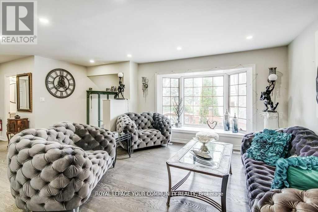 Photo 8 of 768 Grace Street, Newmarket ON