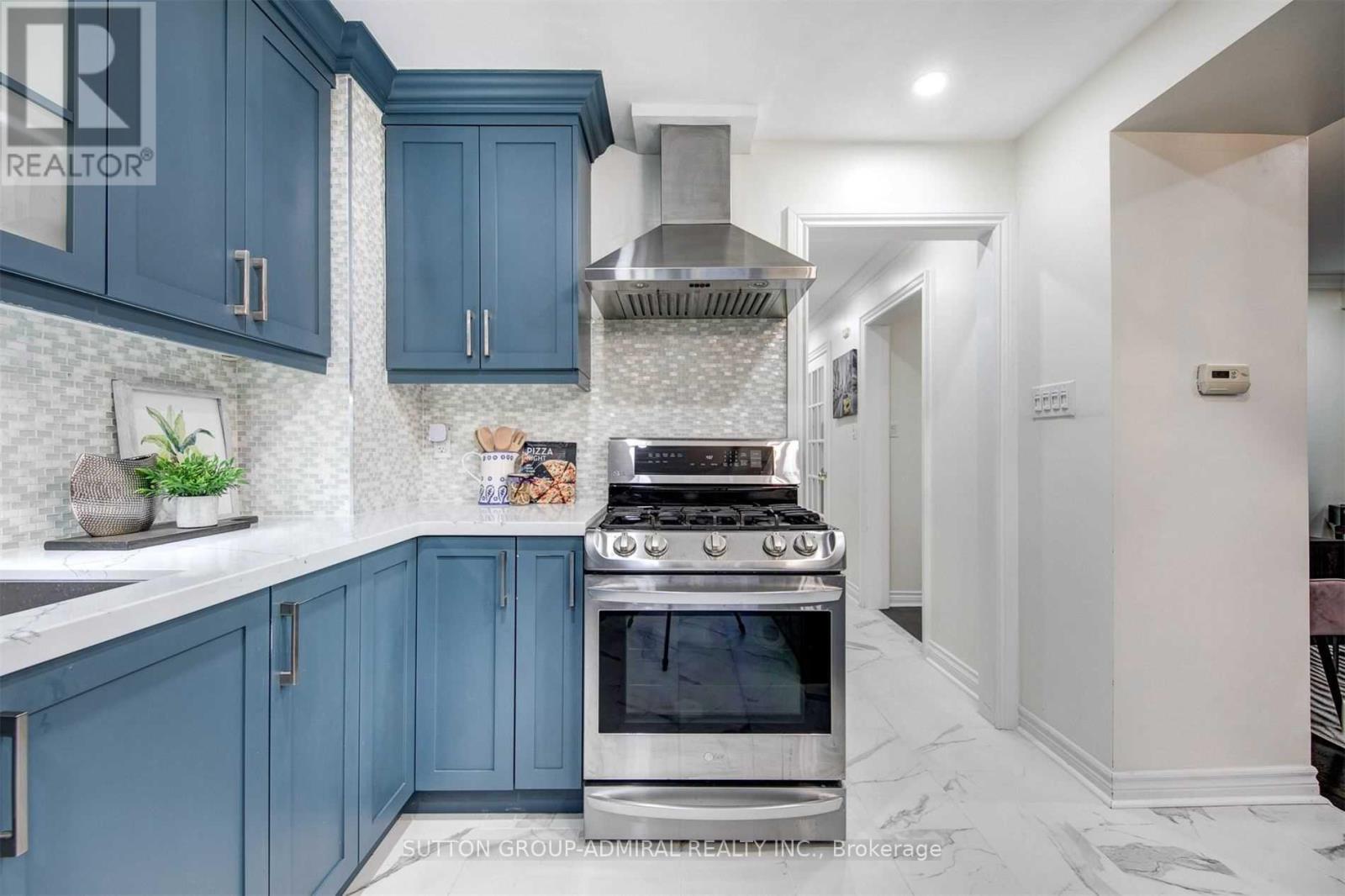 Photo 13 of Upper Level 113 Jaimie Road, Vaughan ON