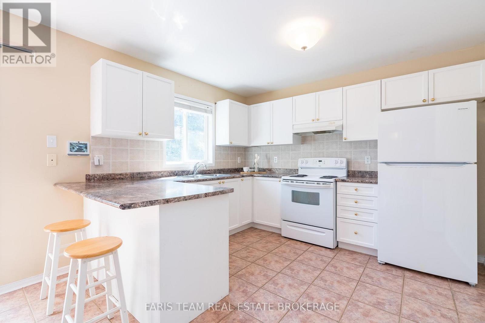 Photo 9 of 57 Rose Valley Way, Wasaga Beach ON