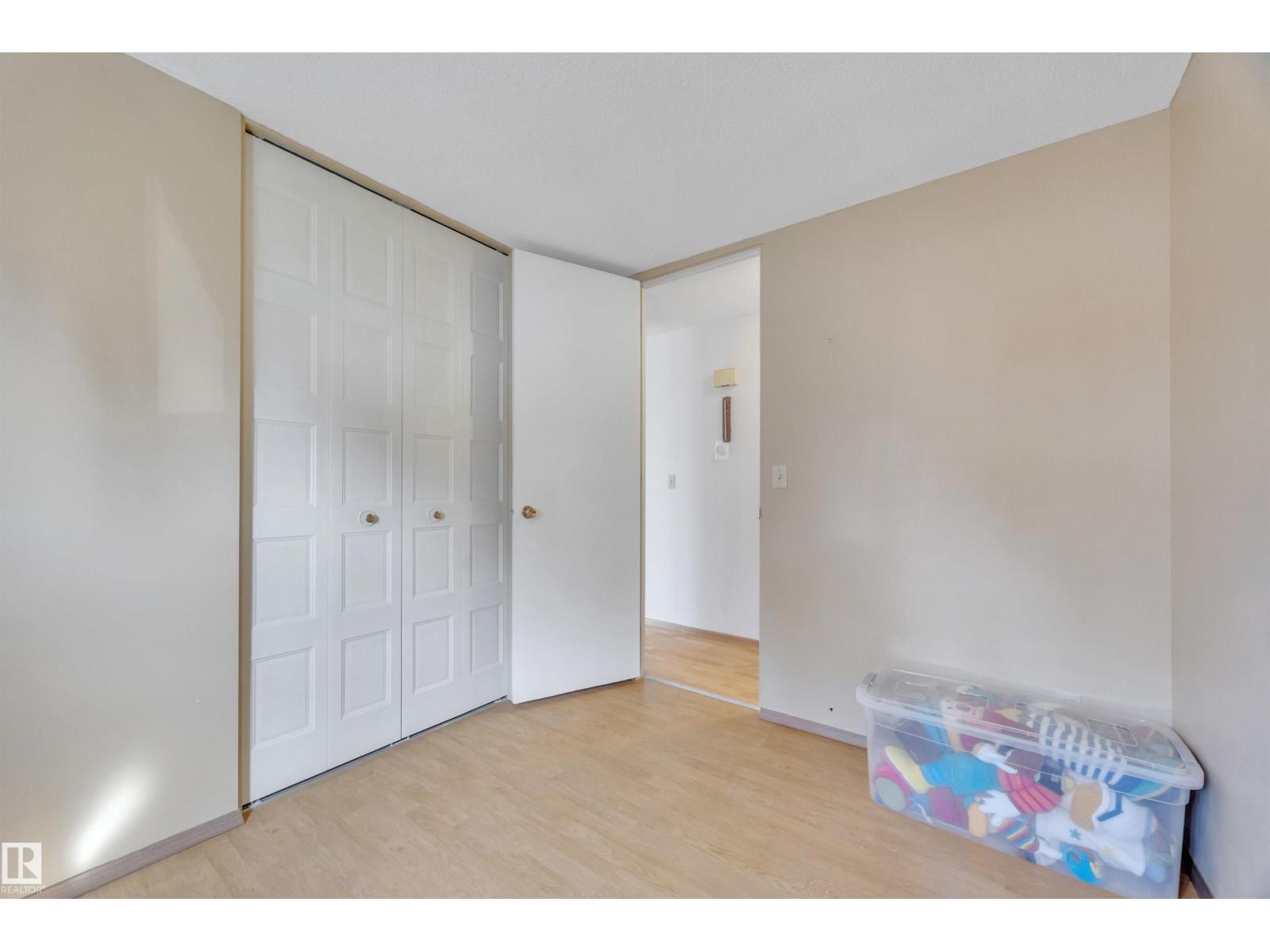 Photo 8 of 12220 156 Av Nw, Edmonton AB