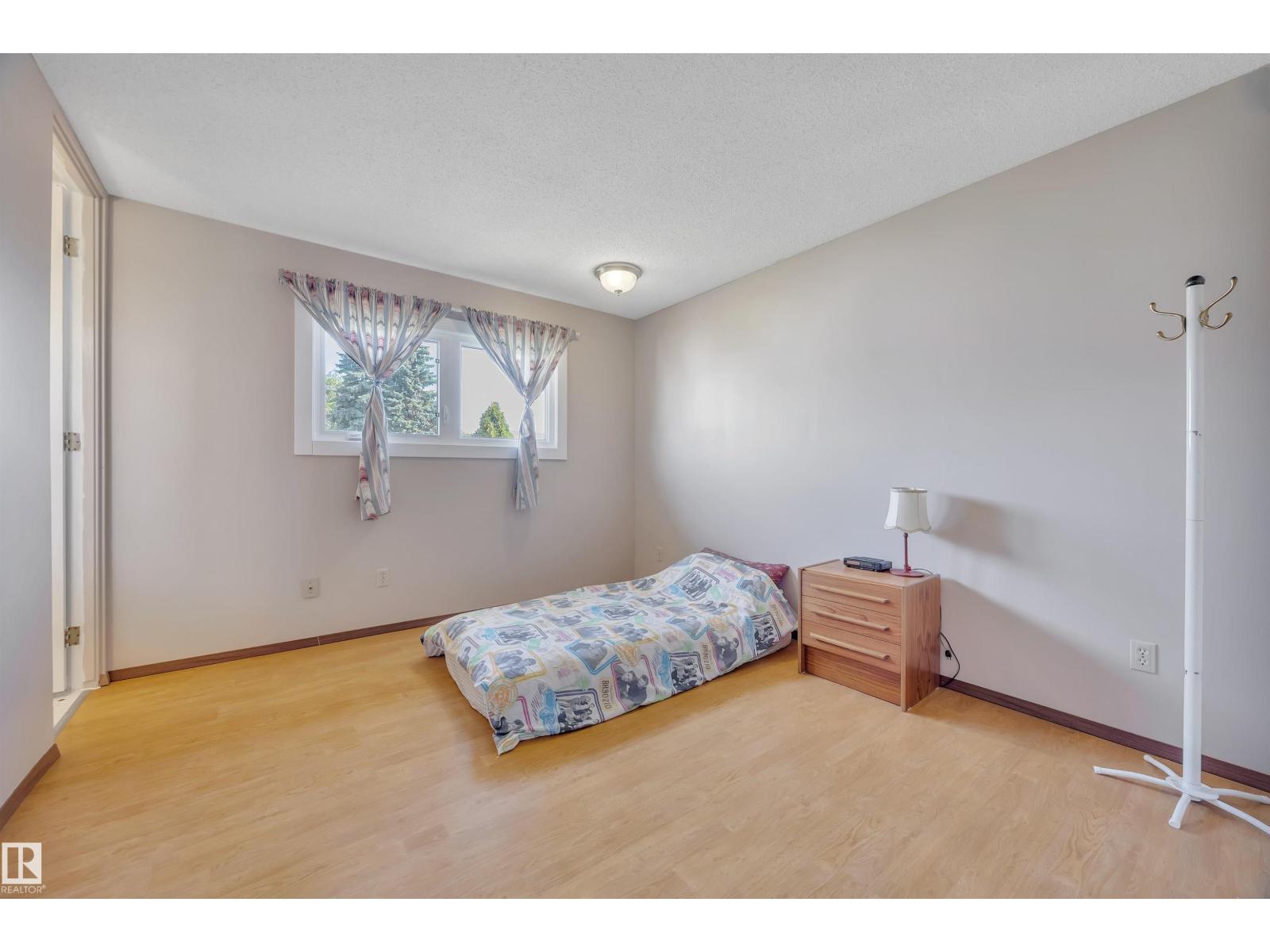 Photo 2 of 12220 156 Av Nw, Edmonton AB