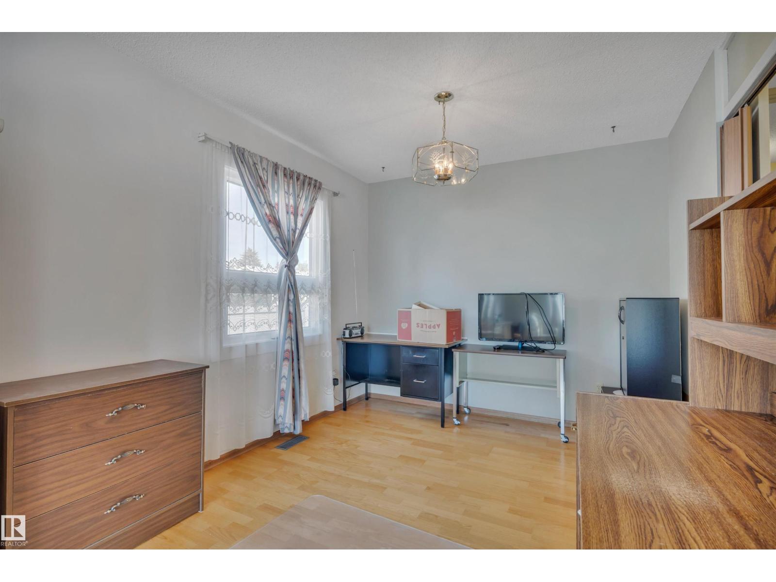 Photo 4 of 12220 156 Av Nw, Edmonton AB