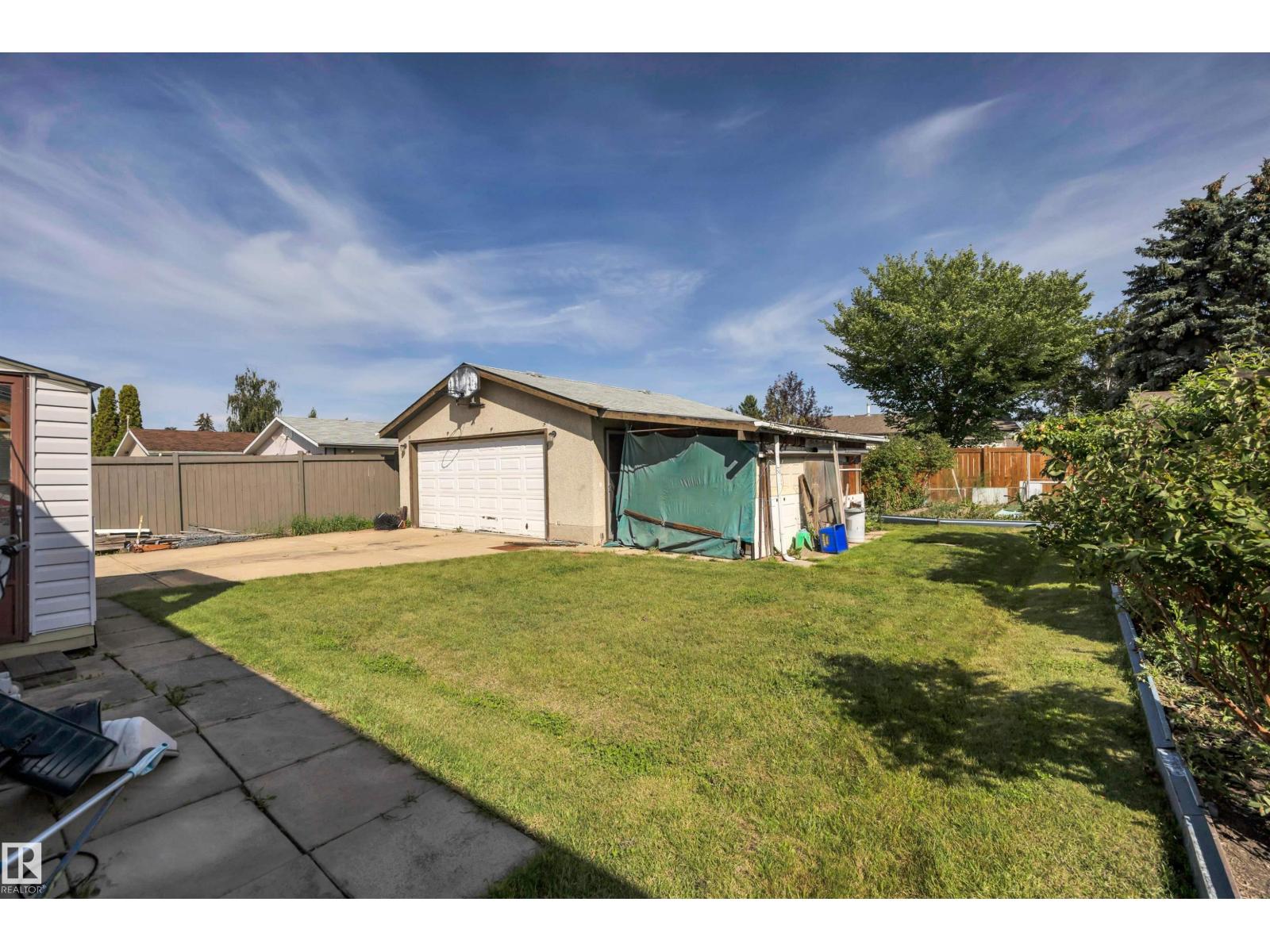 Photo 3 of 12220 156 Av Nw, Edmonton AB