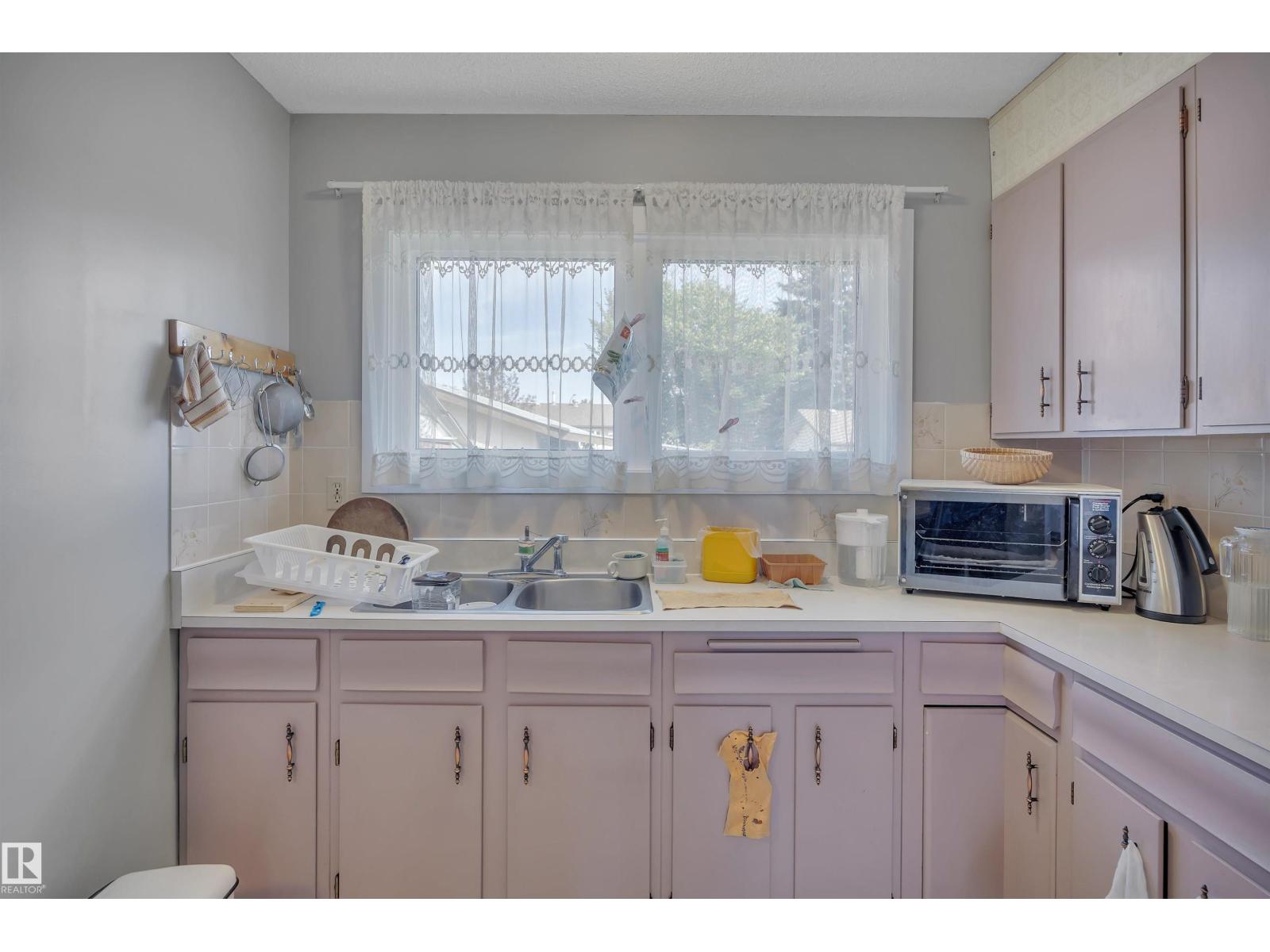 Photo 6 of 12220 156 Av Nw, Edmonton AB